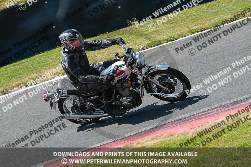 cadwell park;cadwell park photographs;cadwell trackday photographs;enduro digital images;event digital images;eventdigitalimages;peter wileman photography;racing digital images;trackday digital images;trackday photos